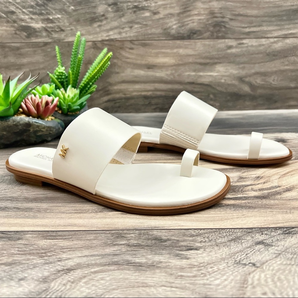 NIB Michael Kors August Flat Sandal Toe Loop Light Cream Faux Leather - Picture 5 of 14